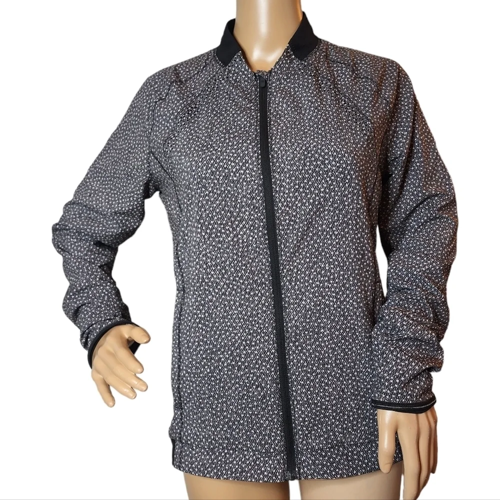 Lululemon Hit It Jacket In Frozen Fizz White Black / Black‎ Size 6 Like New
